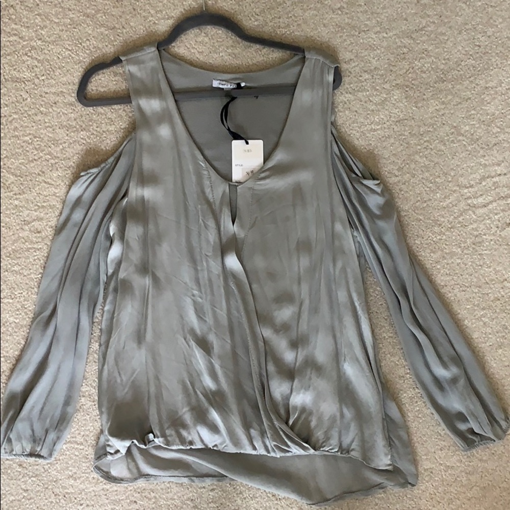 Open shoulder tempo Paris top